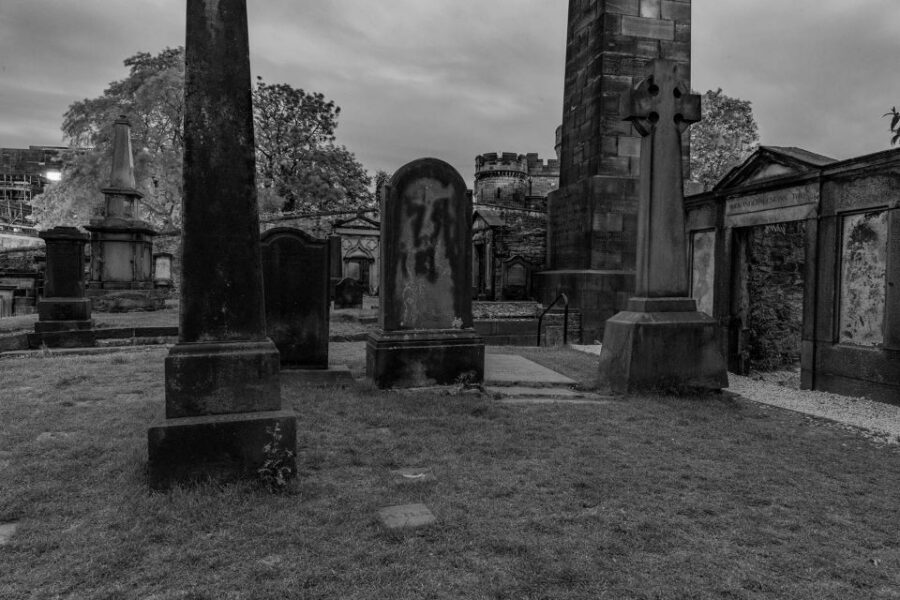 Edinburgh: Dark Secrets of the Old Town Ghost Walking Tour - Edinburgh’s Dark Old Town: what this 2-hour walk covers