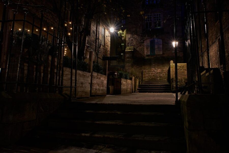 Edinburgh: Dark Secrets of the Old Town Ghost Walking Tour - How the guides make the stories click (and who you might get)