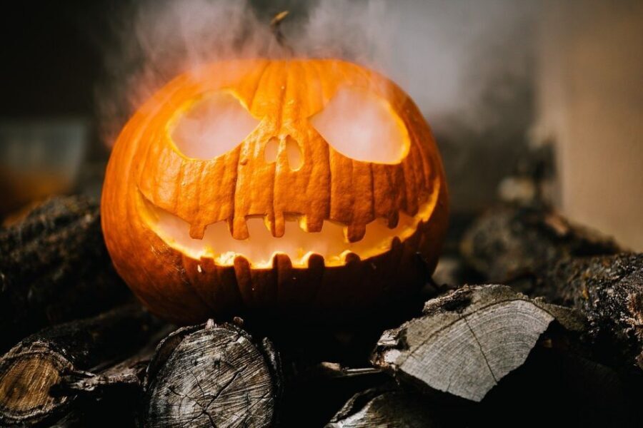 Edinburgh: Dark Secrets of the Old Town Halloween Tour - Meeting at Advocates Close: start point and what to spot
