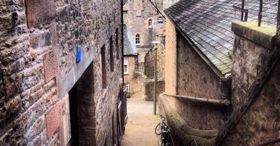 Edinburgh: Dean Village and Circus Lane Walking Tour - Starting on Princes Street: meet Sir James Young Simpson and get oriented