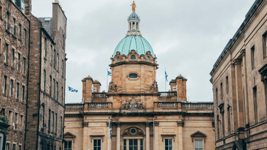 Edinburgh: Discover Edinburgh's Old Town Walking Tour - Guide quality: why John’s storytelling lands