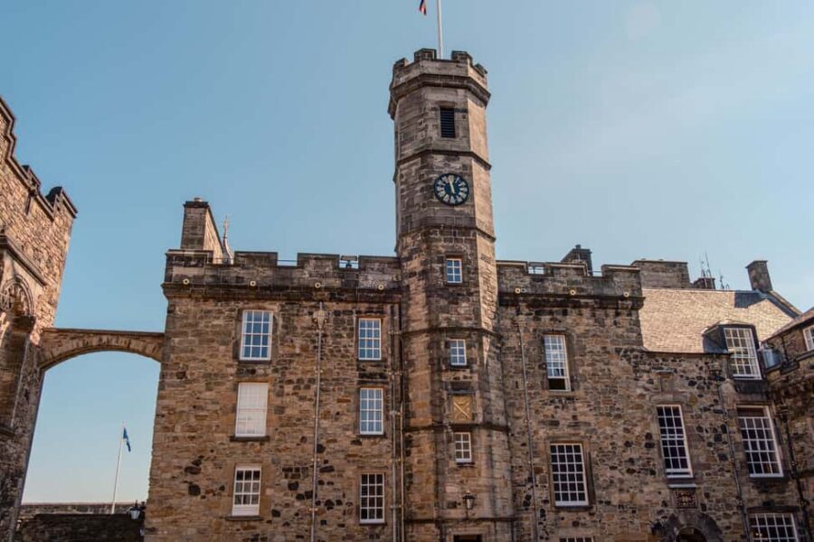 Edinburgh: Edinburgh Castle Tickets & Tour with Kilted Guide - Who should book this kilted castle tour