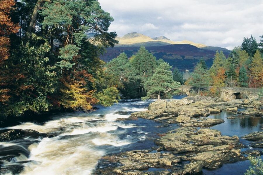 Edinburgh: Eilean Donan, Loch Ness & Glenfinnan 2-Day Tour - Glenfinnan Viaduct: the Hogwarts moment, handled with timing