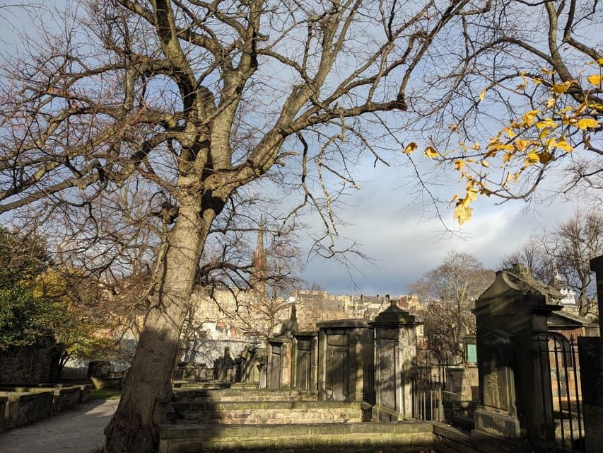 Edinburgh Express: Small-Group Walking Tour in French - Meeting at Scott Monument, then getting your bearings