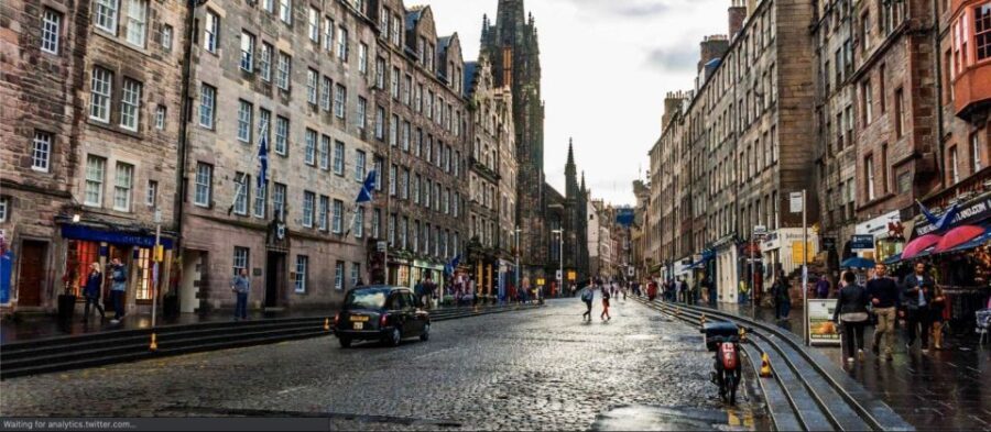 Edinburgh: Extreme Paranormal Underground Ghost Tour - Meeting on the Royal Mile and Getting Into the Right Mood