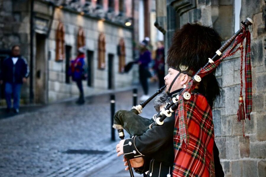 Edinburgh: Food Tour with Scotch, Haggis, Secret Dish & More - How the Guide Makes or Breaks This Tour