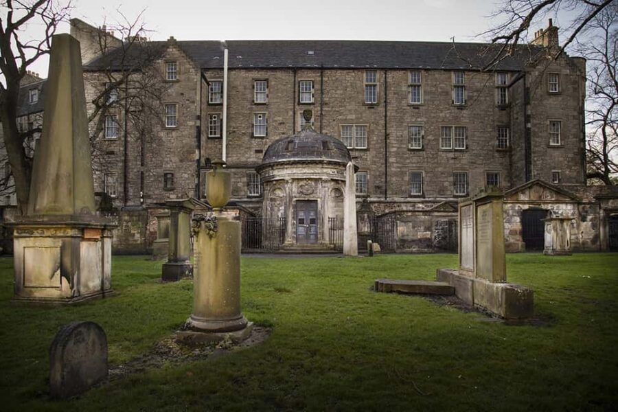 Edinburgh: Full-Day Walking Tour with Edinburgh Castle - Pace, comfort, and who this tour suits best
