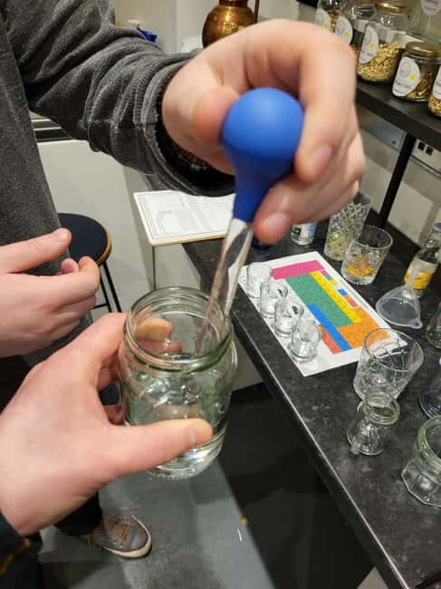 Edinburgh: Gin Distillation Workshop with Gin Tasting - Welcome G+T and the tasting that teaches what you’ll build