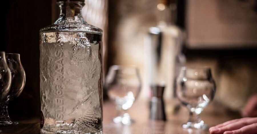 Edinburgh: Gin Tasting at Underground Venue - The best part: the guide-driven storytelling