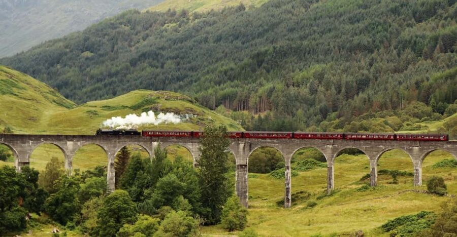 Edinburgh: Glenfinnan Viaduct, Glencoe & Fort William - Fort William lunch stop: where the day pauses