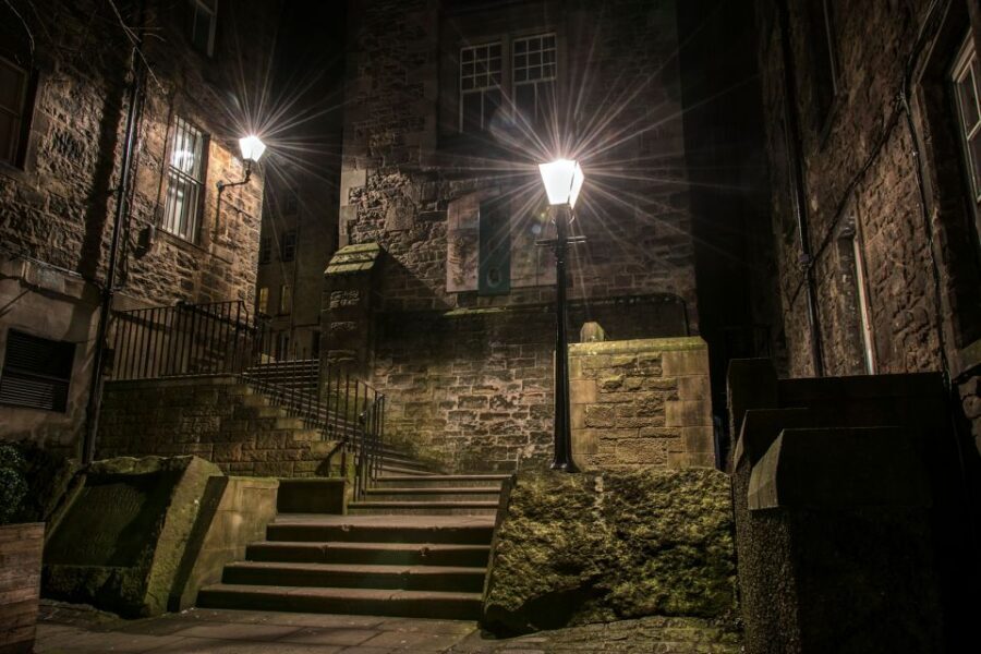 Edinburgh: Guided Ghost Walking Tour - Royal Mile on a Deadline: Meeting at the Police Box