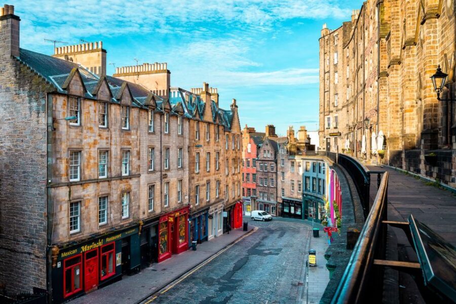 Edinburgh: Guided Harry Potter Tour in French - Royal Mile meet-up outside City Chambers: quick start, no fuss