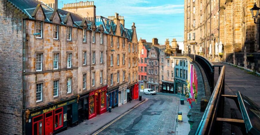 Edinburgh: Guided Harry Potter Tour in French - Cafes, a local graveyard, and the everyday side of writing