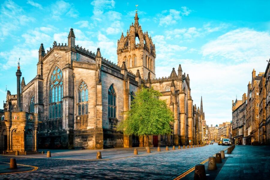 Edinburgh: Guided Harry Potter Tour in French - What to bring for a smooth, comfortable walk