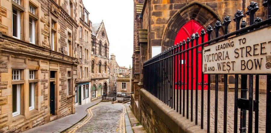Edinburgh: Guided Harry Potter Tour in French - Old Town streets and the Rowling-inspired route
