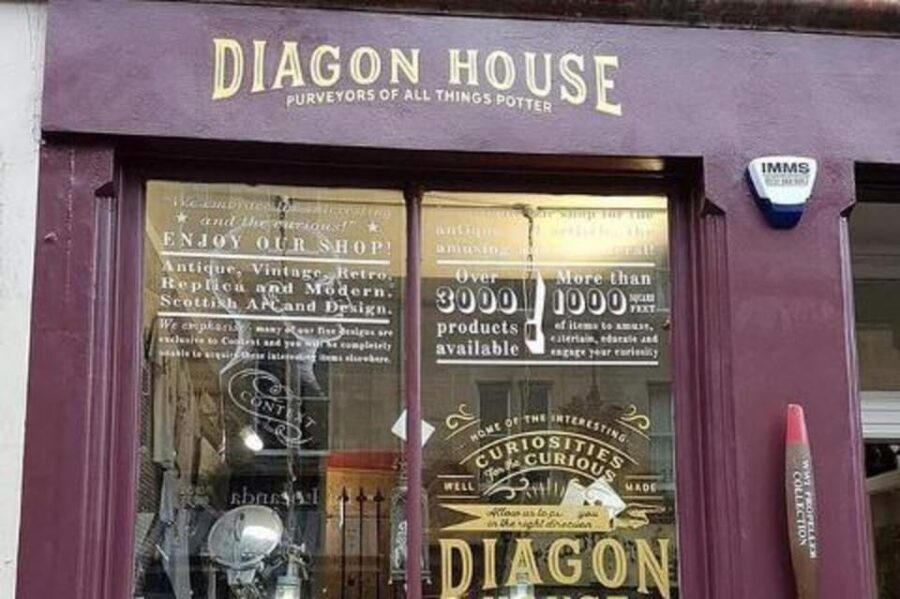 Edinburgh: Guided Harry Potter Walking Tour - Royal Mile walking: a fast way to feel Edinburgh’s Old Town rhythm