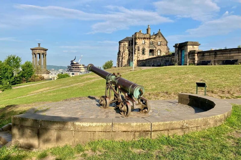 Edinburgh: Guided Hike to Arthur's Seat and Calton Hill - Holyrood Palace and the Scottish Parliament: seeing the city from the edge