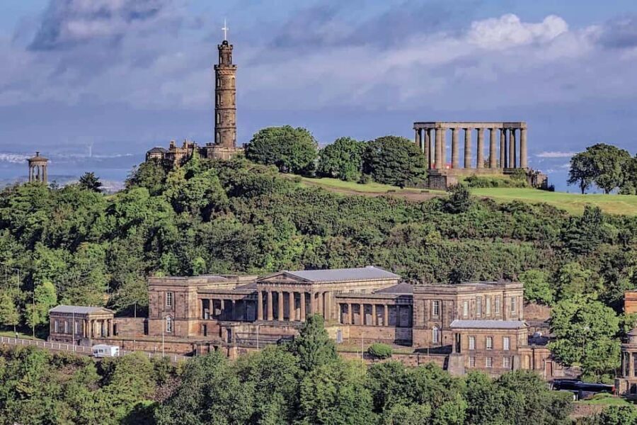 Edinburgh: Guided Hike to Arthur's Seat and Calton Hill - Holyrood Park in the descent: wildlife and long-time human and natural history