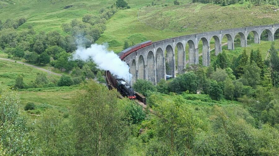 Edinburgh: Harry Potter, Glenfinnan Viaduct & Highland Tour - Luss and Loch Lomond: the short stop that sets the tone