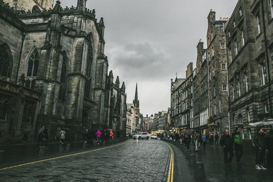 Edinburgh: Harry Potter Origins Tour & Gin Tasting Combo - Greyfriars Kirkyard and Tom Riddle’s Grave energy