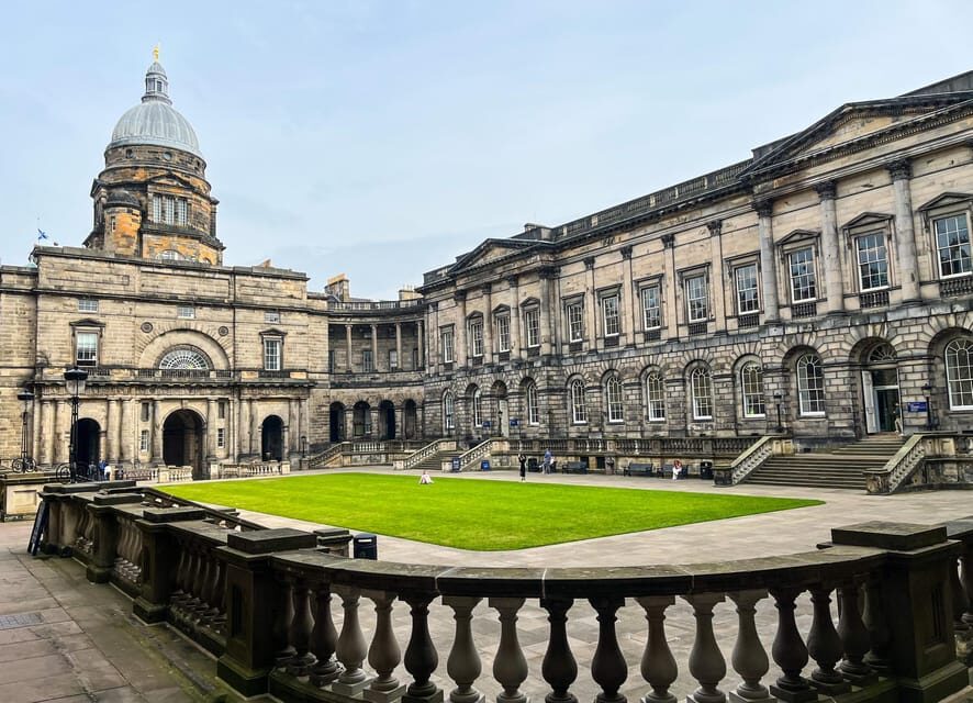 Edinburgh: Harry Potter Origins Tour & Gin Tasting Combo - Edinburgh Castle views and the Victoria Street Diagon Alley feel