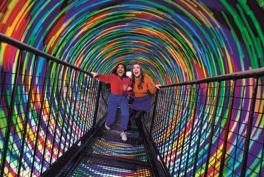 Edinburgh: Harry Potter Tour & Amazing Illusions Experience - Victoria Street and the Edinburgh Castle viewpoints