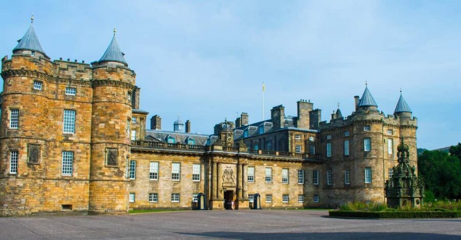 Edinburgh: Harry Potter Tour & Palace of Holyrood Entry - Key Things You’ll Notice Right Away