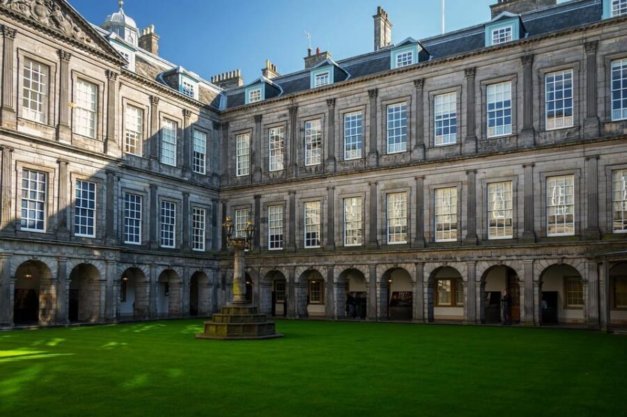 Edinburgh: Harry Potter Tour & Palace of Holyrood Entry - Edinburgh City Chambers to Holyroodhouse: From Storywalking to Royal Rooms