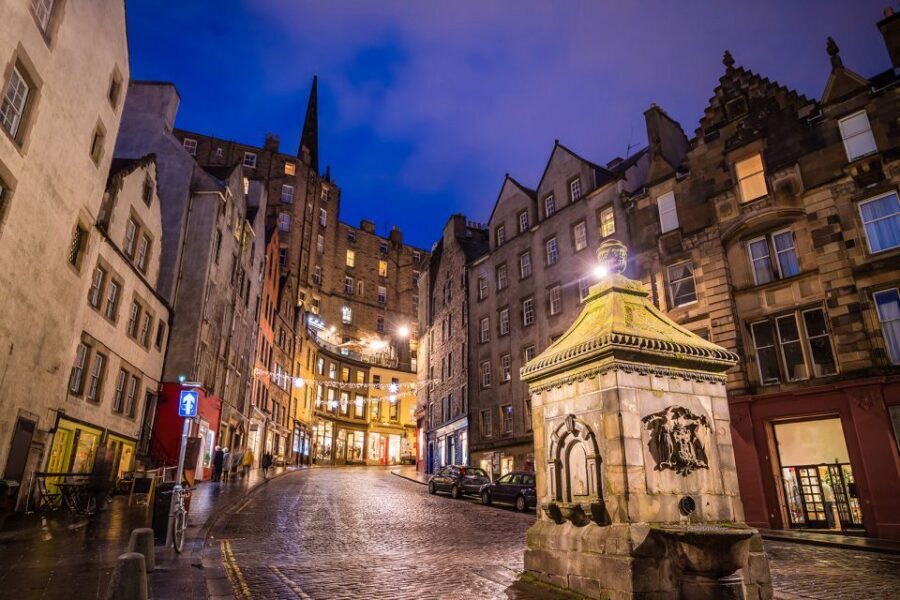 Edinburgh: Harry Potter Walking Tour - Royal Mile start to Victoria Street: where the tour sets the tone