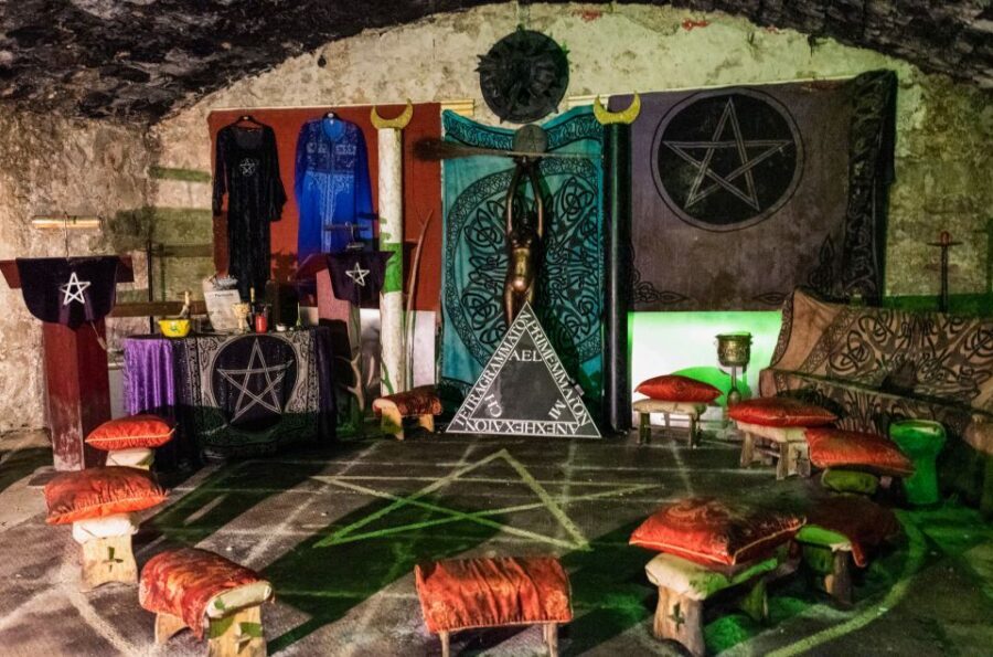 Edinburgh: Haunted Underground Vaults and Graveyard Tour - The Criminal Edinburgh Thread: Burke and Hare on the Streets