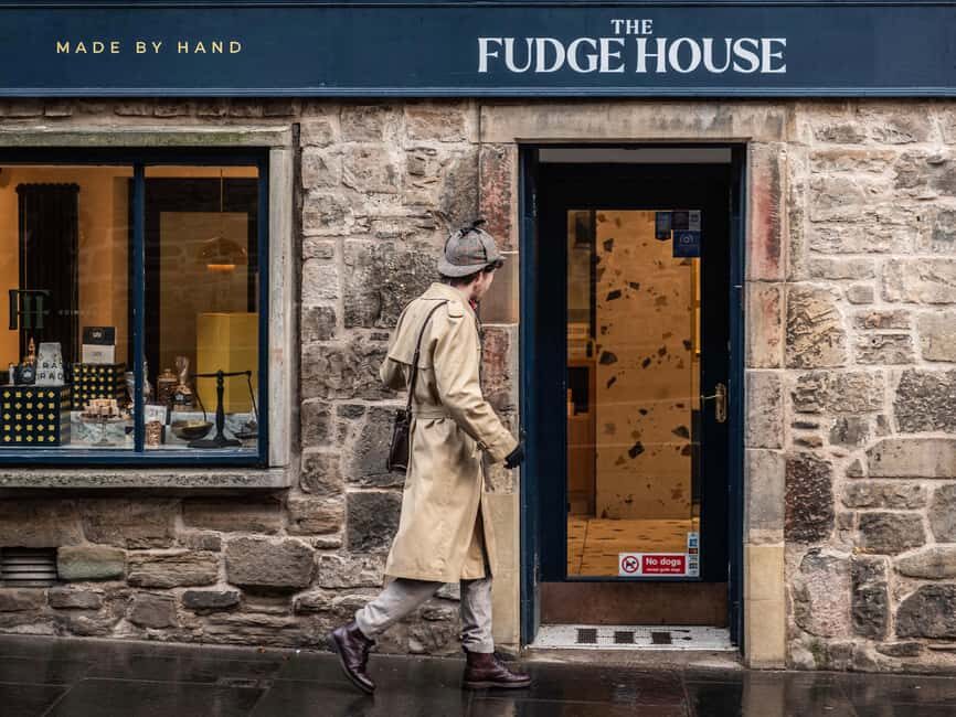Edinburgh: Historical Gems Tour with Whisky & Local Flavours - Starting at Parliament Square: a smart launch into Old Town