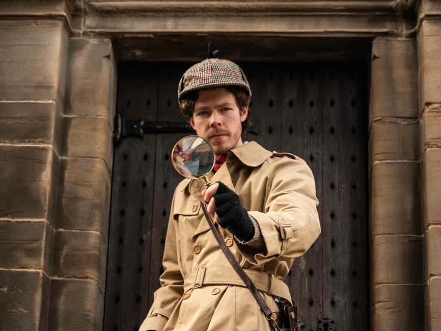 Edinburgh: Historical Gems Tour with Whisky & Local Flavours - The closes and courtyards: where Edinburgh feels like a secret