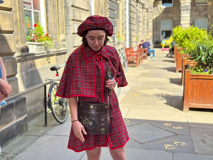 Edinburgh: Historical Gems Tour with Whisky & Local Flavours - Outlander filming locations: spotting TV in real streets