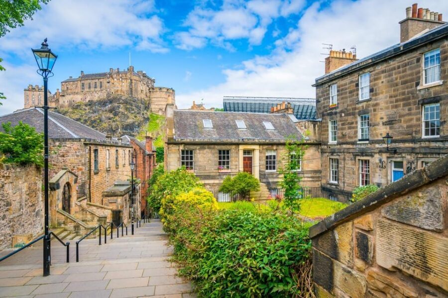 Edinburgh: History Lovers Old Town Walking Tour - Ross Fountain viewpoints and the rhythm of monuments