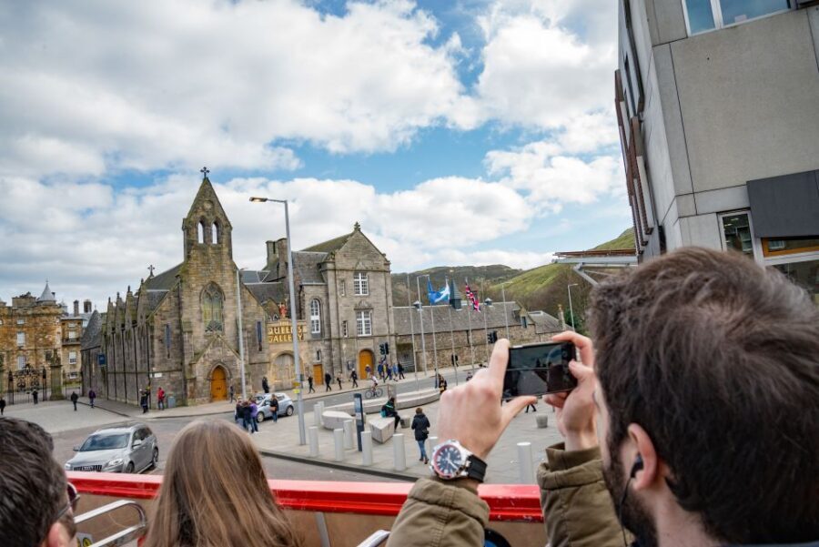 Edinburgh: Hop-On Hop-Off Bus Pass with 3 City Tours - Timing and bus frequency: when you should expect fewer delays