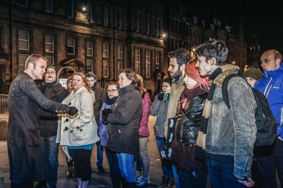 Edinburgh: Late-Night Underground Vaults Terror Tour - Royal Mile after dark: why the setting changes everything
