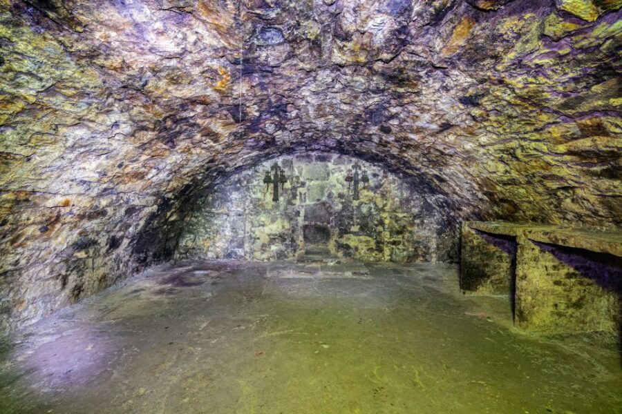Edinburgh: Late-Night Underground Vaults Terror Tour - Physical and emotional reality checks before you book