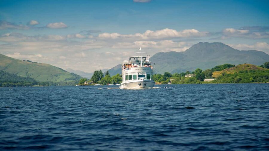 Edinburgh: Loch Lomond, Stirling Castle, and Kelpies Tour - The Kelpies: huge equine sculptures and a simple photo break