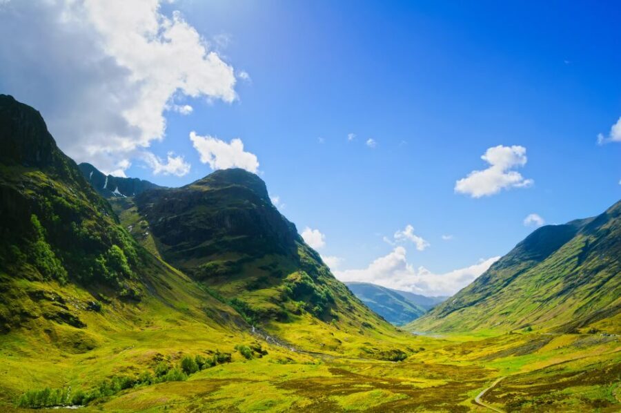 Edinburgh: Loch Ness, Inverness & Highlands Tour in Spanish - What to bring, wear, and expect on a 12.5-hour day