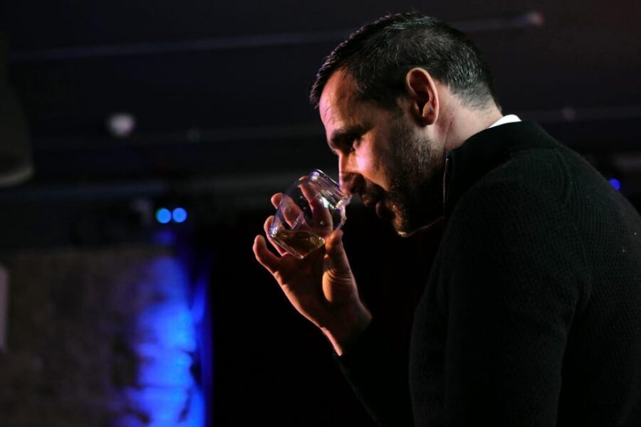 Edinburgh: Mountebank Comedy Whisky Tasting - Brahan the dog: fun companion or a dealbreaker?