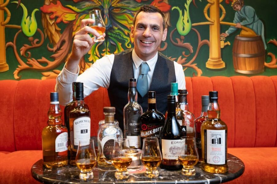 Edinburgh: Mountebank Comedy Whisky Tasting - What to consider before you book (adult language + English listening)