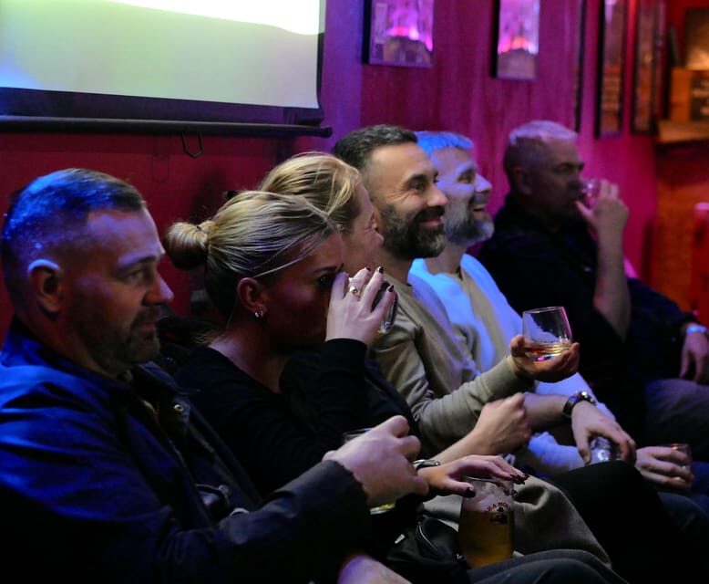 Edinburgh: Mountebank Comedy Whisky Tasting - The 1.5-hour flow: how the tasting stays fun and understandable
