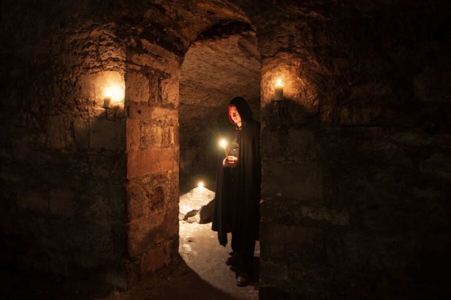 Edinburgh: Multi-Sensory Haunted Underground Tour - Guides Matter: Storytelling That Keeps You Hooked