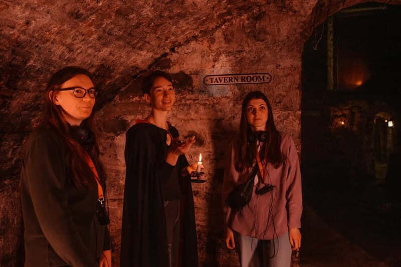 Edinburgh: Multi-Sensory Haunted Underground Tour - Old Town Closes: A 15-Minute Mood Setter
