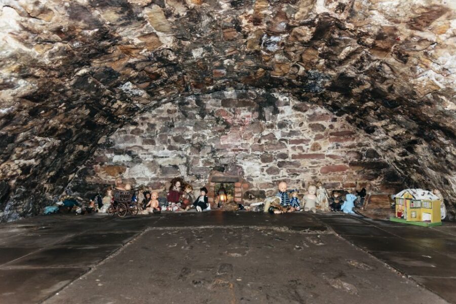 Edinburgh: Old Town and Underground Historical Tour - The pace and group vibe: 1.5 hours that don’t drag