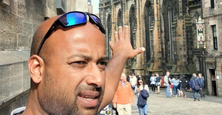 Edinburgh: Old Town Highlights Walking Tour - Walking the Royal Mile like you’re reading a map