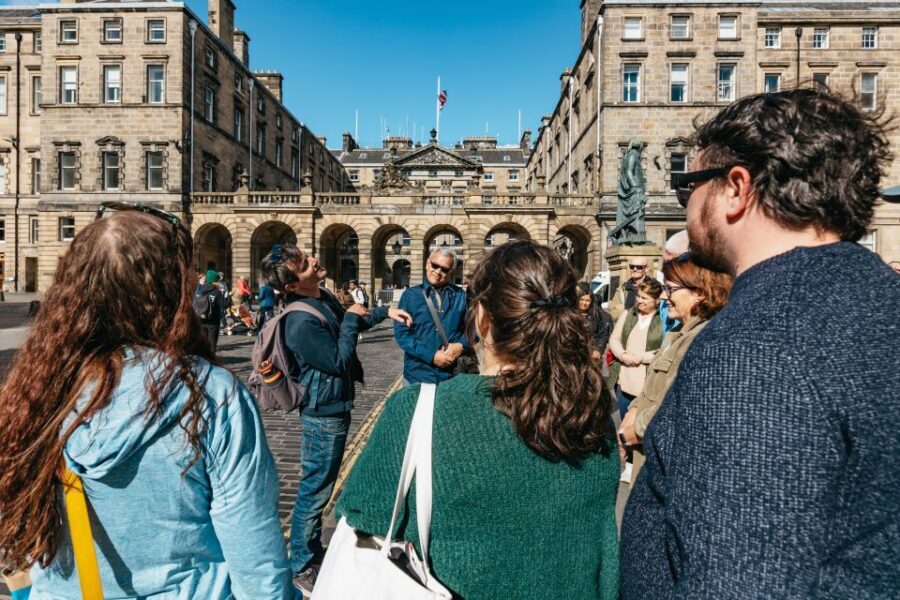 Edinburgh: Old Town History and Tales Walking Tour - Key things this Old Town walking tour does well