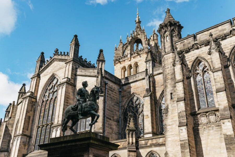 Edinburgh: Old Town History and Tales Walking Tour - Old Town lanes and Auld Reekie: where folklore feels real