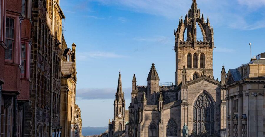 Edinburgh: Old Town History Walking Tour - A fast 2 hours through Edinburgh Old Town’s biggest stories