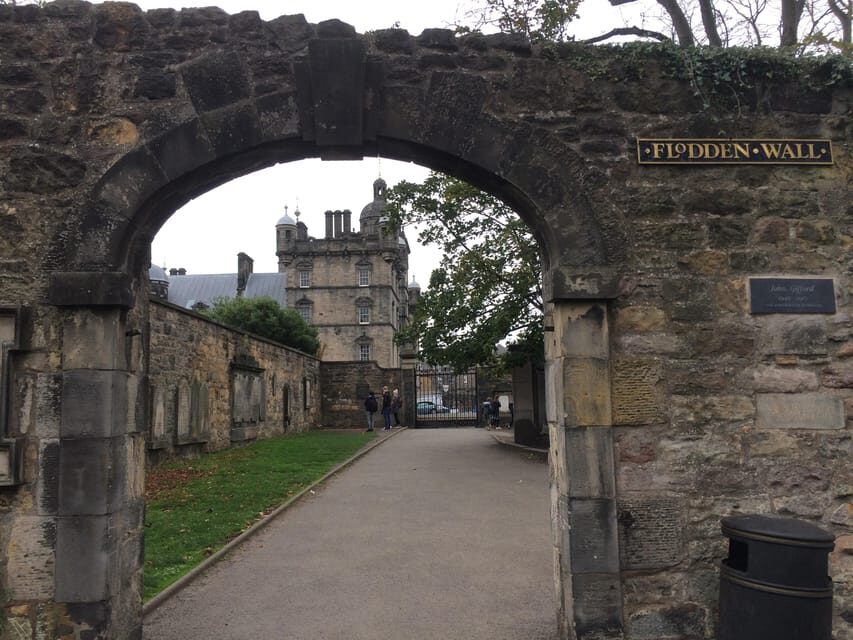 Edinburgh: Old Town Private Walking Tour with Historian - Edinburgh Castle and Holyrood Palace viewpoints: picture the city’s power
